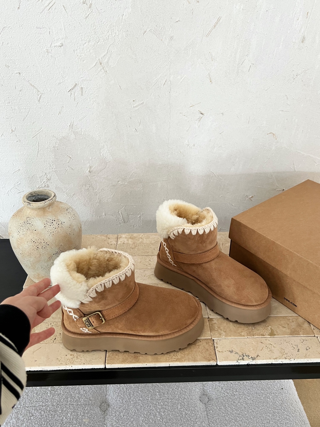 🔥UGG雪地靴｜编织细节+翻毛圈，秋冬保暖时尚我全要谁能拒绝这双细节感拉满的UGG雪地靴啊！✅ 编织花边