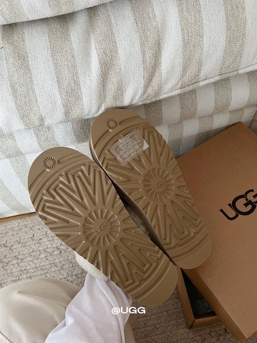🧡 UGG民族风厚底卷毛拖|秋冬氛围感天花板!三色,35-40码!救命!这双UGG真的美到失语🤤✨ 民族