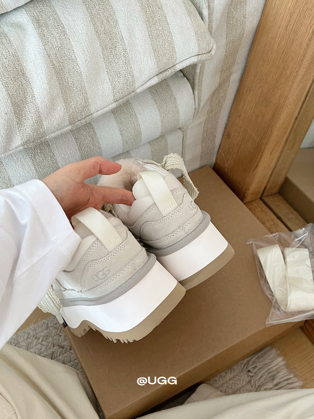 🔥UGG新款厚底内里羊毛版梅尔 秋冬穿搭的「作弊神器」，复古保暖还显高 谁能拒绝一双集复古颜值、5cm隐