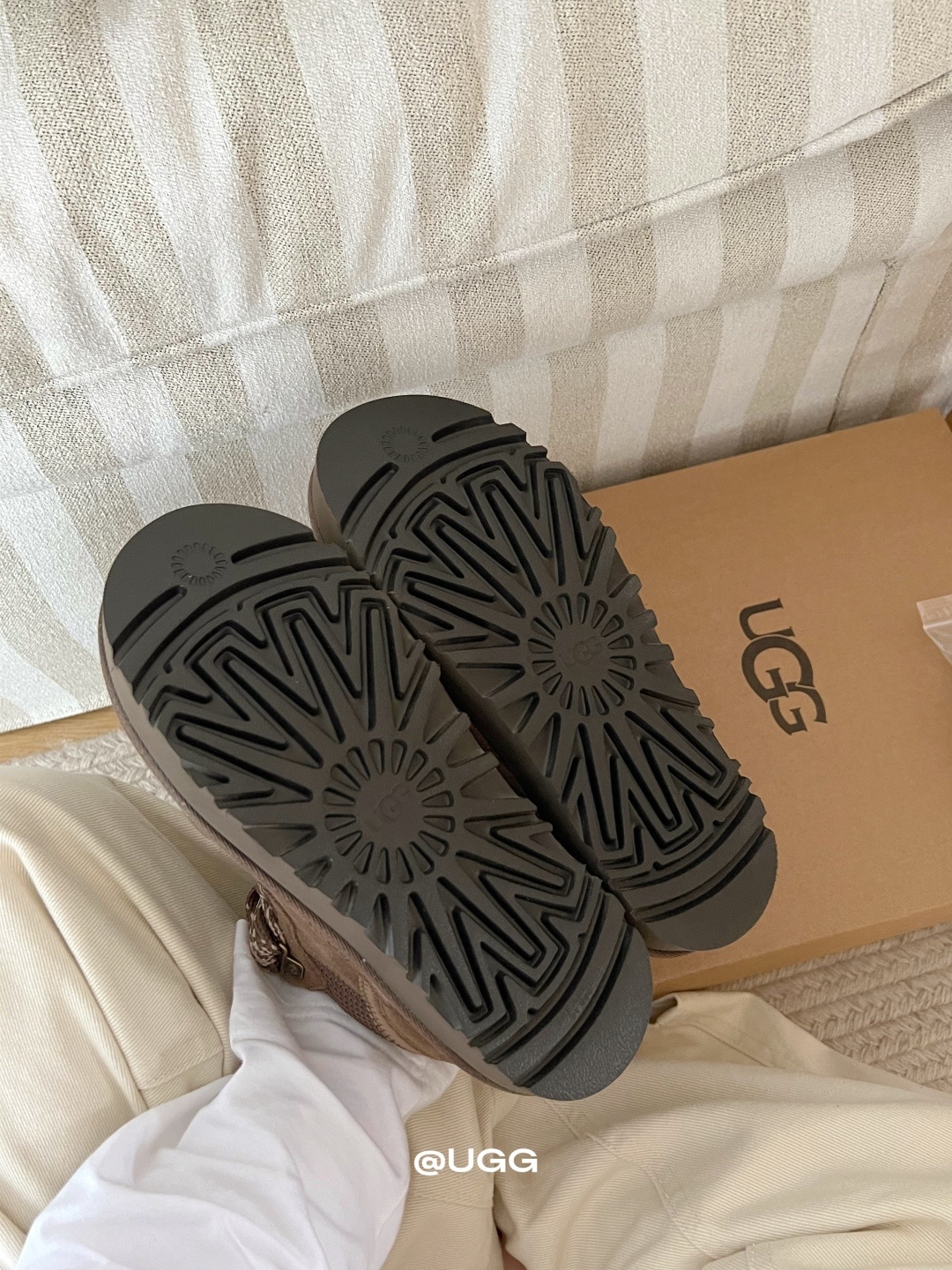 🔥UGG八色薄底梅尔 原来板鞋也能这么卷!UGG梅尔休闲板鞋,颜值与舒适双在线💯 谁规定板鞋只能是单一风