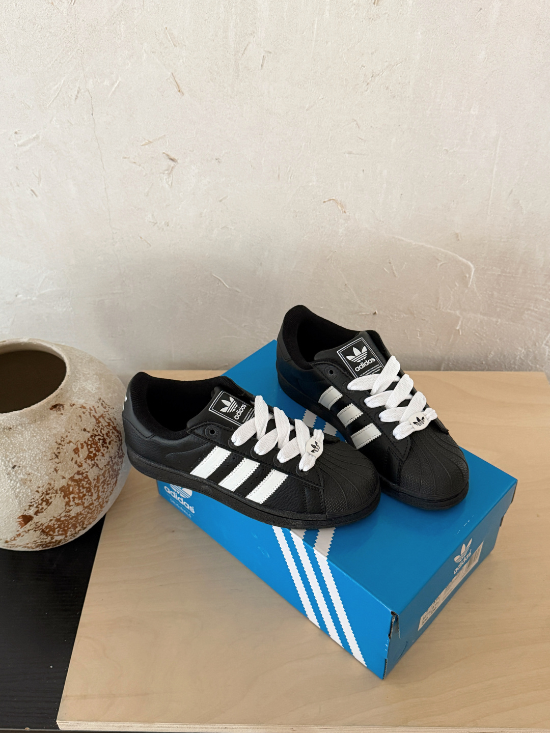 NO:868757,Wide shoelaces, pebbled black and white logo details (couples model), size 35.5 36 36.5 37 38 38.5 39 40 40.5 41 42 42.5 43 44 45, casual shoes/sports shoes, sneakers19860909宽鞋带 荔枝纹黑白标细节（情侣款） 码数35.5 36 36.5 37 38 38.5 39 40 40.5 41 42 42.5 43 44 45,休闲鞋/运动鞋,sneakers,Women's Shoes