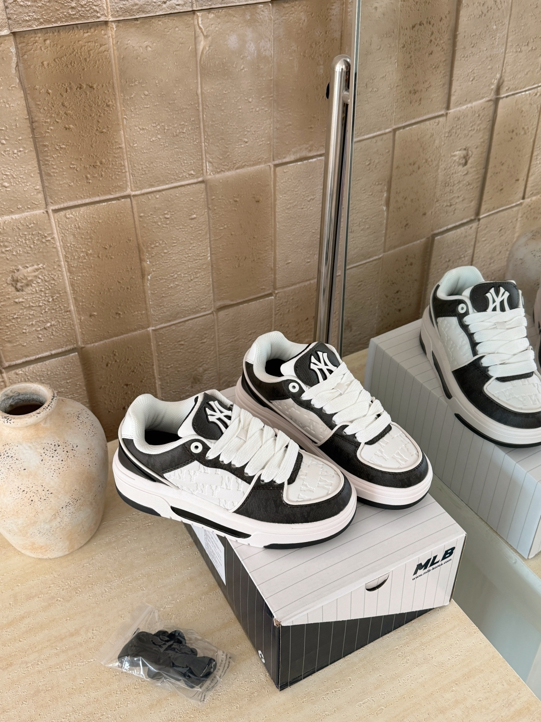 NO:725702,Glossy stitching, printed black details (couples), size 36.5 37.5 38 38.5 39 40.5 41 42 42.5 43 44, casual shoes/sports shoes, sneakers19860909光面拼接 印花黑色细节（情侣款） 码数36.5 37.5 38 38.5 39 40.5 41 42 42.5 43 44,休闲鞋/运动鞋,sneakers,Women's Shoes