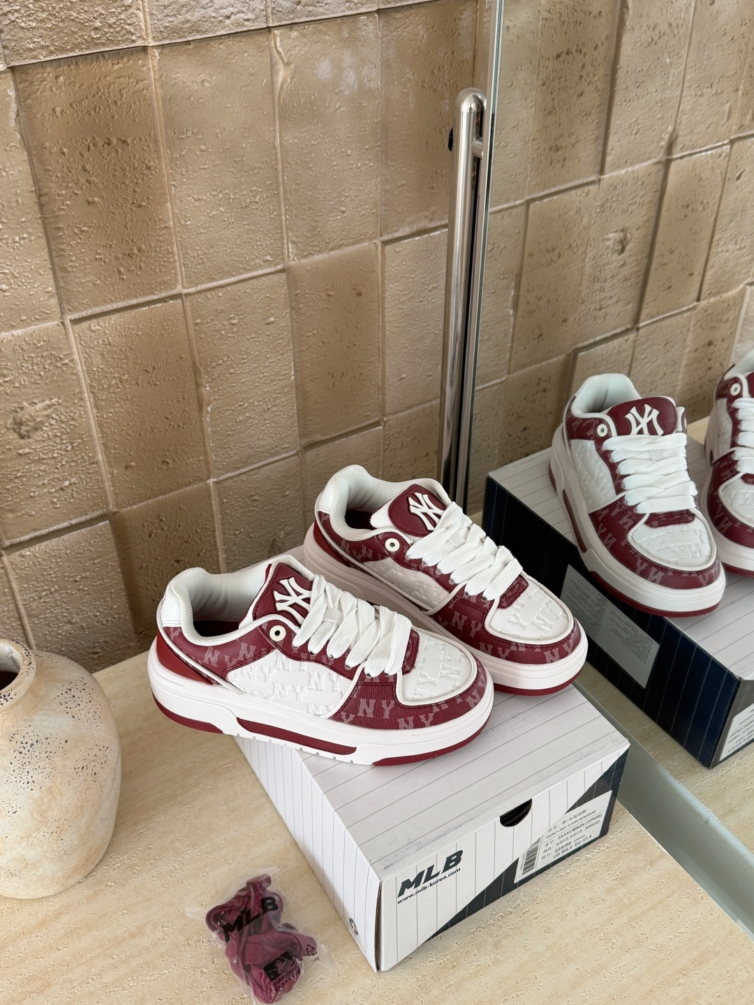 NO:725715,Glossy stitching, burgundy details (couples model), size 36.5 37.5 38 38.5 39 40.5 41 42 42.5 43 44, casual shoes/sports shoes, sneakers19860909光面拼接 酒红色细节（情侣款） 码数36.5 37.5 38 38.5 39 40.5 41 42 42.5 43 44,休闲鞋/运动鞋,sneakers,Women's Shoes