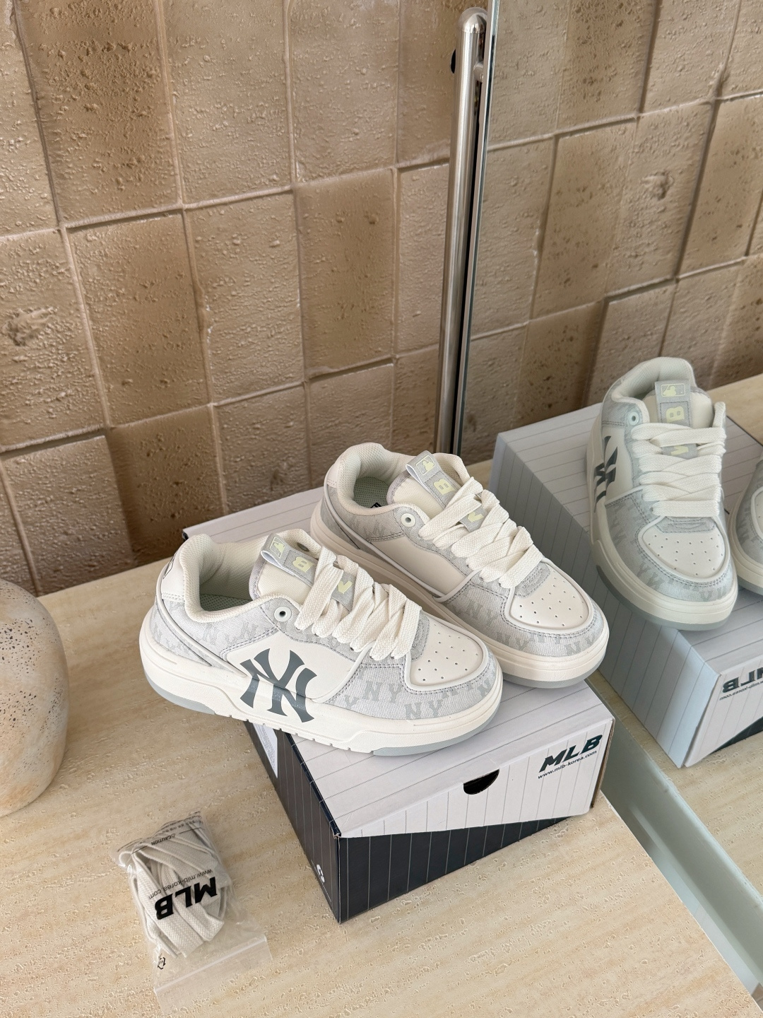 NO:725692,Printed gray details (couples) Size 36.5 37.5 38 38.5 39 40.5 41 42 42.5 43 44, casual shoes/sports shoes, sneakers19860909印花灰色细节（情侣款） 码数36.5 37.5 38 38.5 39 40.5 41 42 42.5 43 44,休闲鞋/运动鞋,sneakers,Women's Shoes