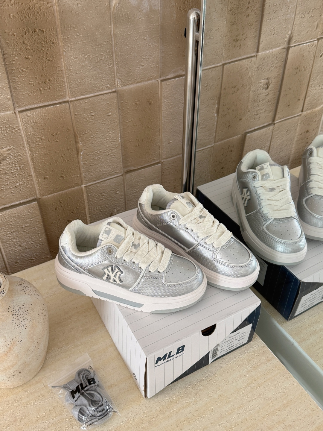 NO:725657,Small NY silver details (women's size) size 36.5 37.5 38 38.5 39 40.5, casual shoes/sports shoes, sneakers19860909小NY银色细节（女尺码） 码数36.5 37.5 38 38.5 39 40.5,休闲鞋/运动鞋,sneakers,Women's Shoes