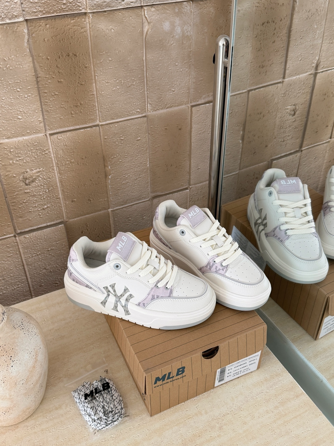 NO:725661,Gray details (couples) Size 36.5 37.5 38 38.5 39 40.5 41 42 42.5 43 44, casual shoes/sports shoes, sneakers19860909灰色细节（情侣款） 码数36.5 37.5 38 38.5 39 40.5 41 42 42.5 43 44,休闲鞋/运动鞋,sneakers,Women's Shoes