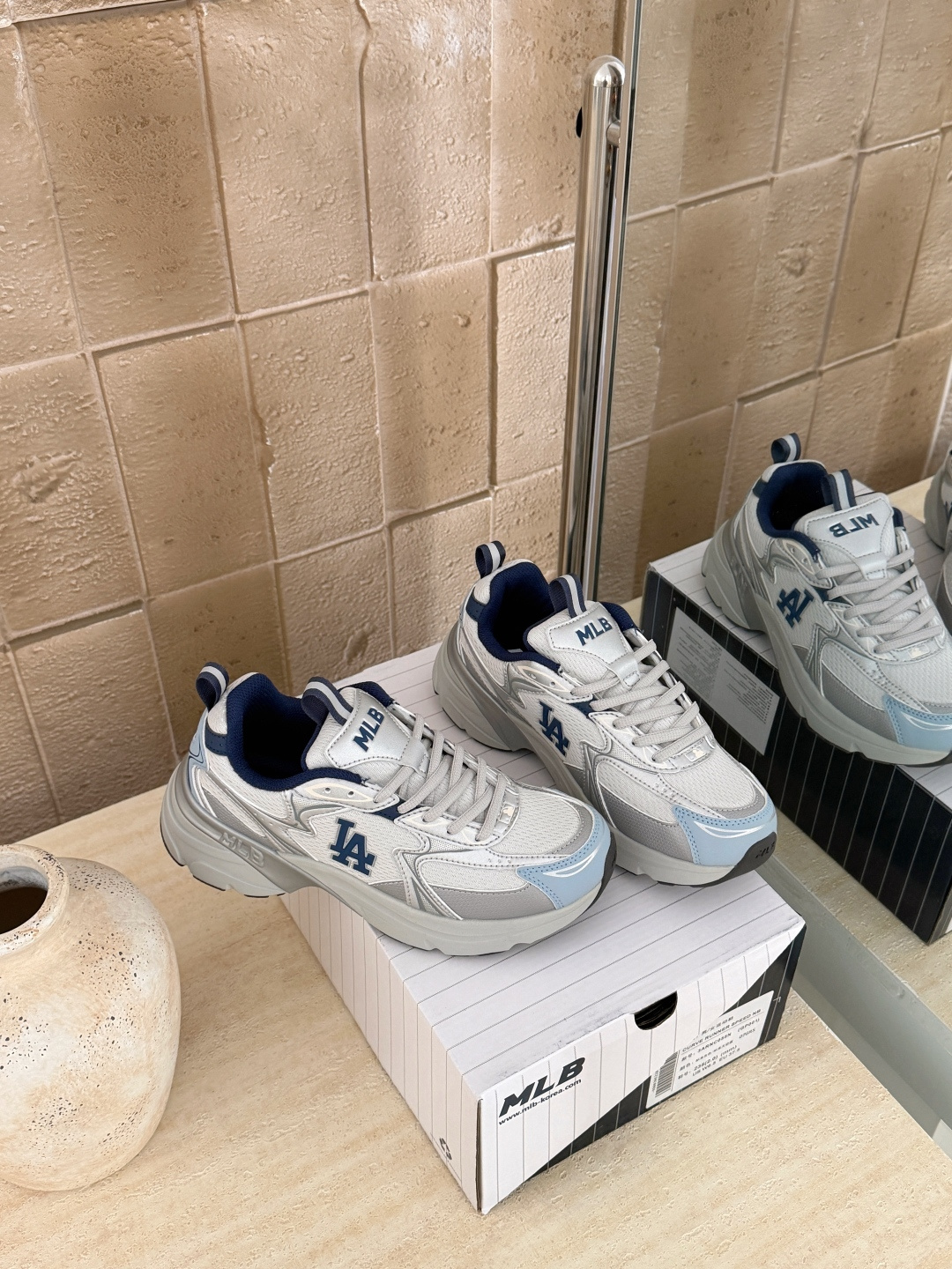 NO:725809,Gray blue details (women's size) Size 36.5 37.5 38 38.5 39 40.5, casual shoes/sports shoes, sneakers19860909灰蓝细节（女尺码） 码数36.5 37.5 38 38.5 39 40.5,休闲鞋/运动鞋,sneakers,Women's Shoes