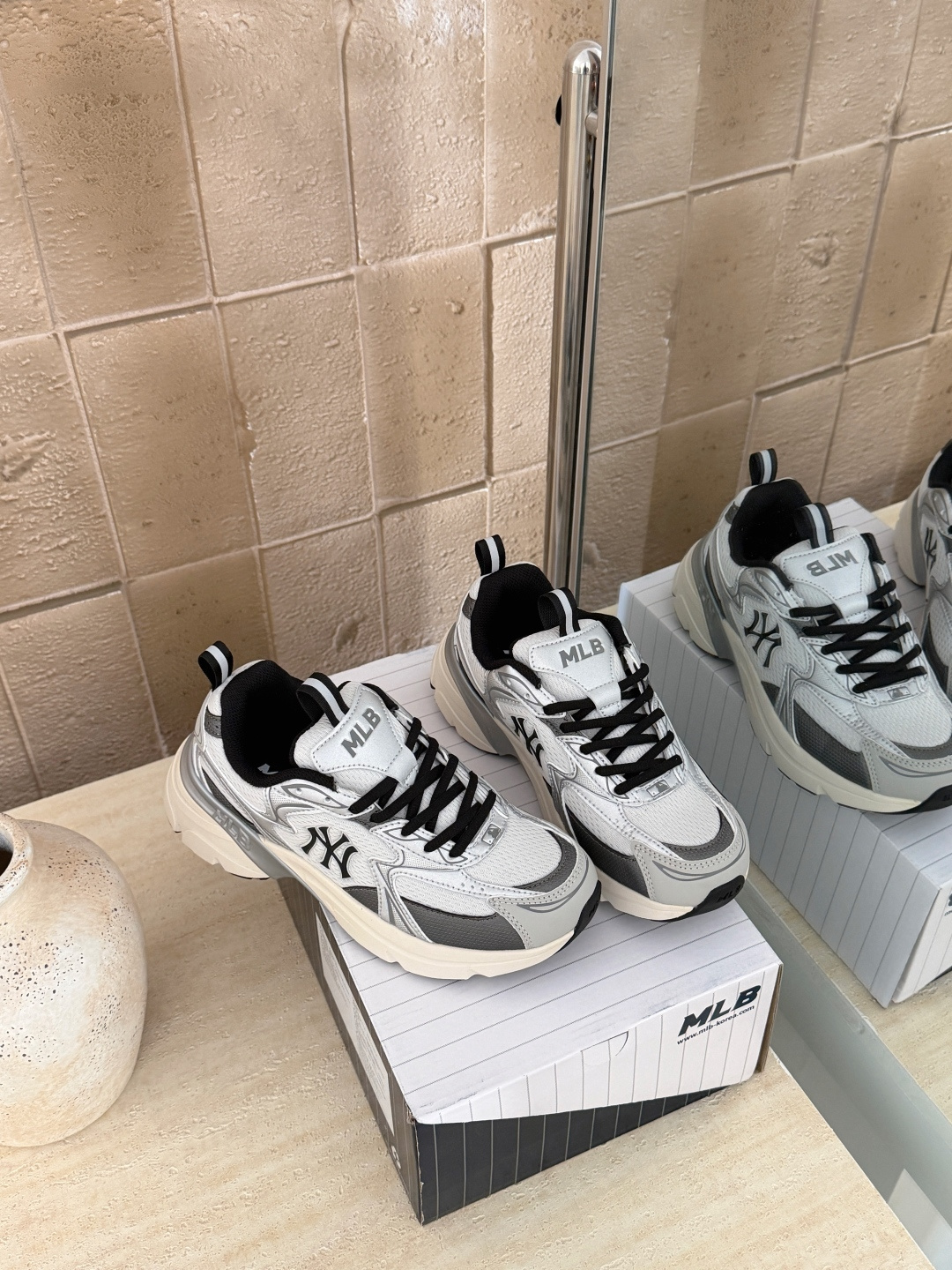 NO:725813,Silver details (couples) Size 36.5 37.5 38 38.5 39 40.5 41 42 42.5 43 44, casual shoes/sports shoes, sneakers19860909银色细节（情侣款） 码数36.5 37.5 38 38.5 39 40.5 41 42 42.5 43 44,休闲鞋/运动鞋,sneakers,Women's Shoes