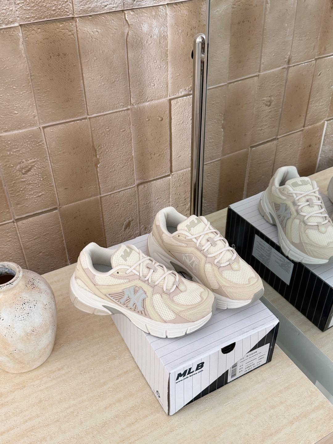 NO:725602,Beige details (women's size) Size 36.5 37.5 38 38.5 39 40.5, casual shoes/sports shoes, sneakers19860909米色细节（女尺码） 码数36.5 37.5 38 38.5 39 40.5,休闲鞋/运动鞋,sneakers,Women's Shoes