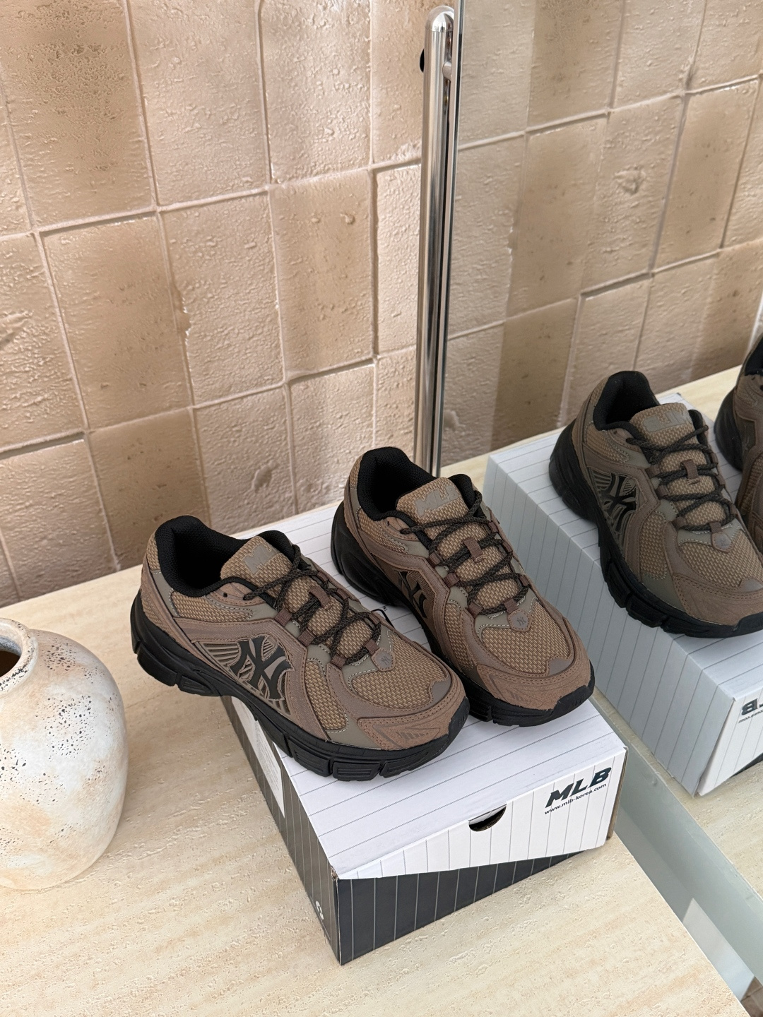NO:725611,Brown details (couples) Size 36.5 37.5 38 38.5 39 40.5 41 42 42.5 43 44, casual shoes/sports shoes, sneakers19860909棕色细节（情侣款） 码数36.5 37.5 38 38.5 39 40.5 41 42 42.5 43 44,休闲鞋/运动鞋,sneakers,Women's Shoes