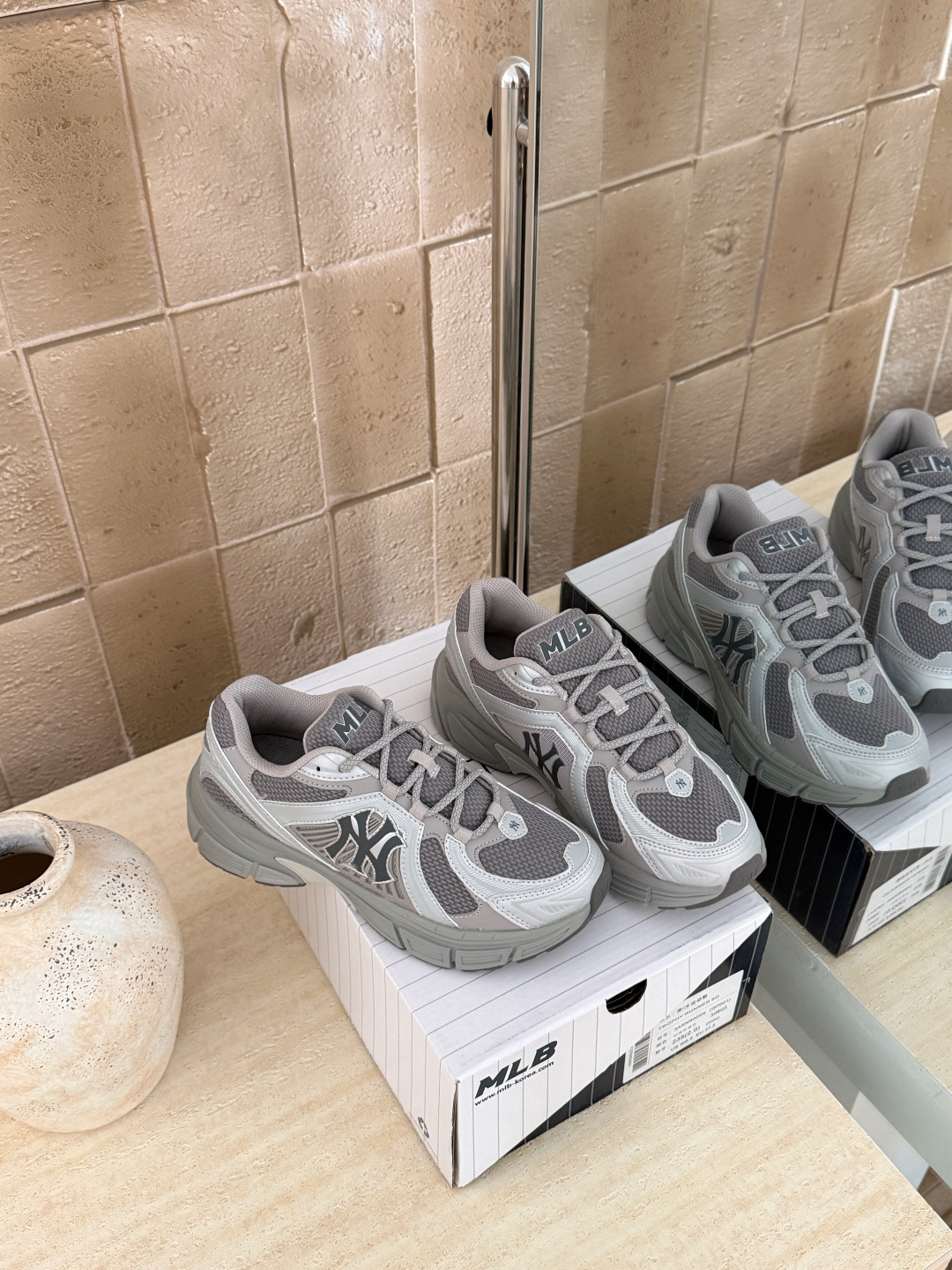 NO:725621,Gray details (couples) Size 36.5 37.5 38 38.5 39 40.5 41 42 42.5 43 44, casual shoes/sports shoes, sneakers19860909灰色细节（情侣款） 码数36.5 37.5 38 38.5 39 40.5 41 42 42.5 43 44,休闲鞋/运动鞋,sneakers,Women's Shoes