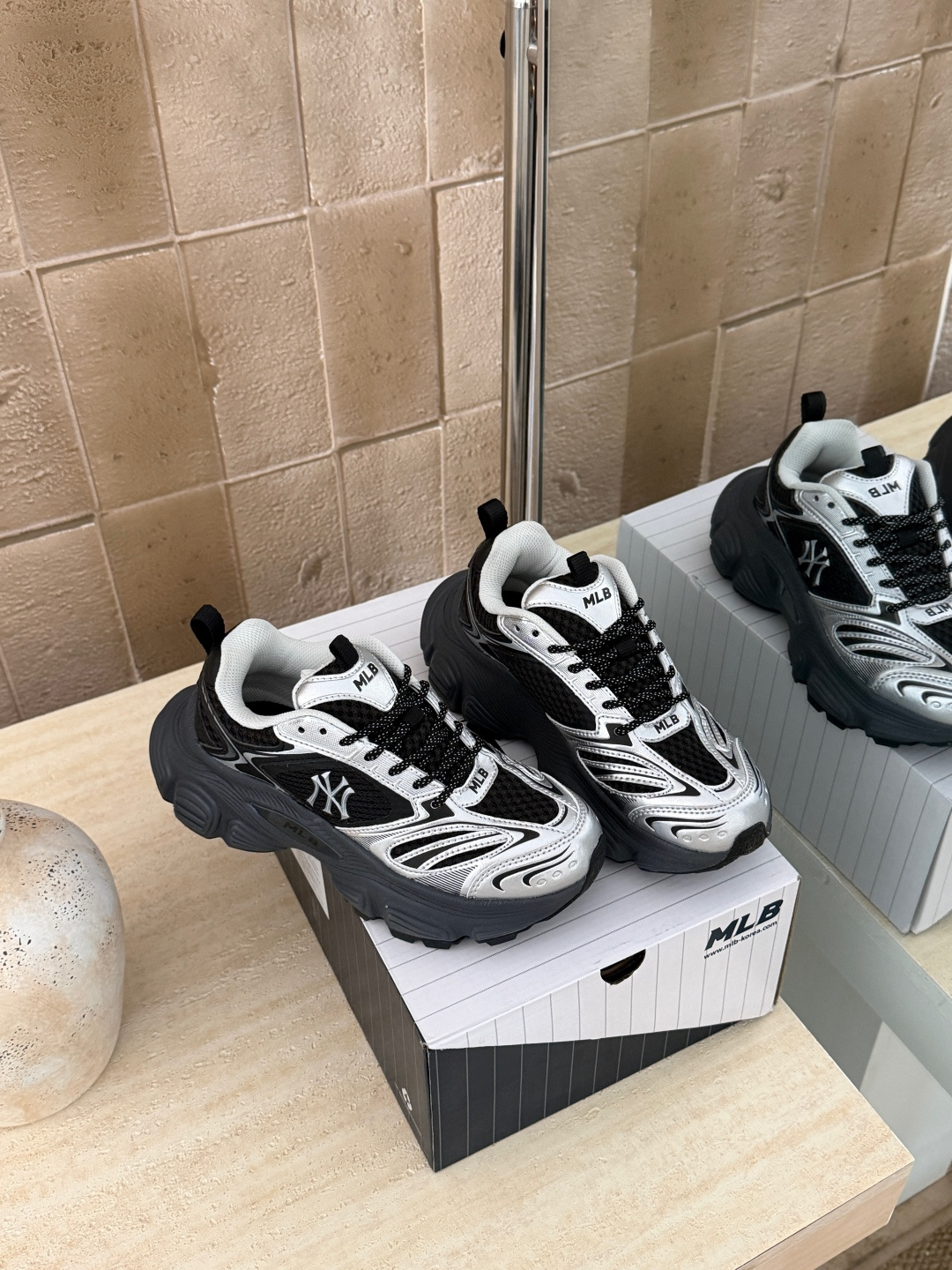 NO:725738,Black and silver details (couples) Size 36.5 37.5 38 38.5 39 40.5 41 42 42.5 43 44, dad shoes19860909黑银细节（情侣款） 码数36.5 37.5 38 38.5 39 40.5 41 42 42.5 43 44,老爹鞋,Women's Shoes