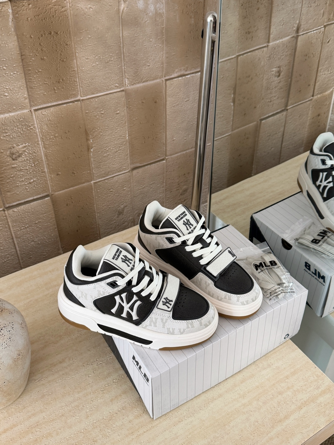 NO:725862,Black and gray details (couples) Size 36.5 37.5 38 38.5 39 40.5 41 42 42.5 43 44, casual shoes/sports shoes, sneakers19860909黑灰细节（情侣款） 码数36.5 37.5 38 38.5 39 40.5 41 42 42.5 43 44,休闲鞋/运动鞋,sneakers,Women's Shoes