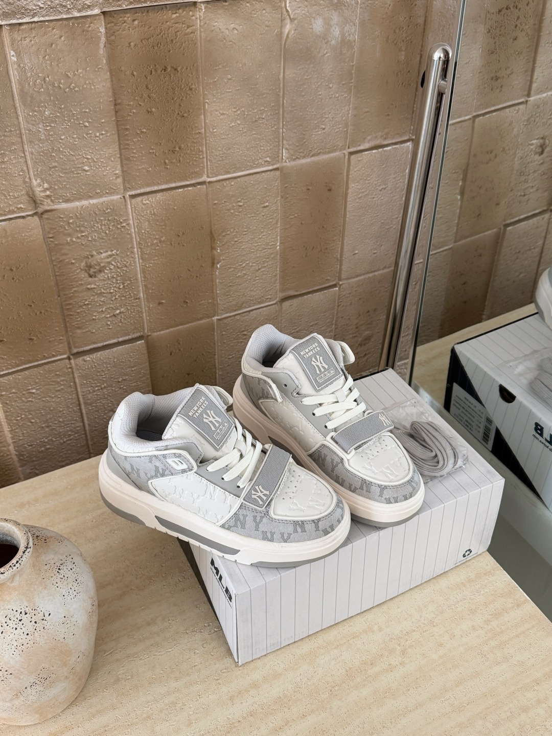 NO:725867,Glossy gray details (couples model) Size 36.5 37.5 38 38.5 39 40.5 41 42 42.5 43 44, casual shoes/sports shoes, sneakers19860909光面灰色细节（情侣款） 码数36.5 37.5 38 38.5 39 40.5 41 42 42.5 43 44,休闲鞋/运动鞋,sneakers,Women's Shoes