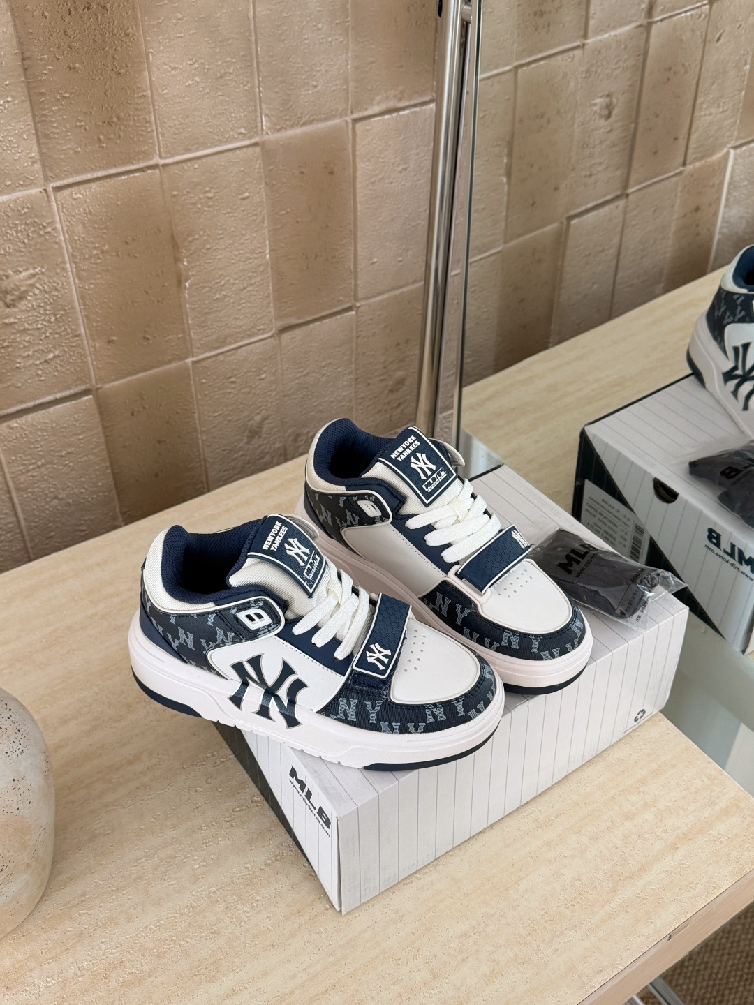 NO:725873,Printed dark blue details (couples) Size 36.5 37.5 38 38.5 39 40.5 41 42 42.5 43 44, casual shoes/sports shoes, sneakers19860909印花深蓝细节（情侣款） 码数36.5 37.5 38 38.5 39 40.5 41 42 42.5 43 44,休闲鞋/运动鞋,sneakers,Women's Shoes