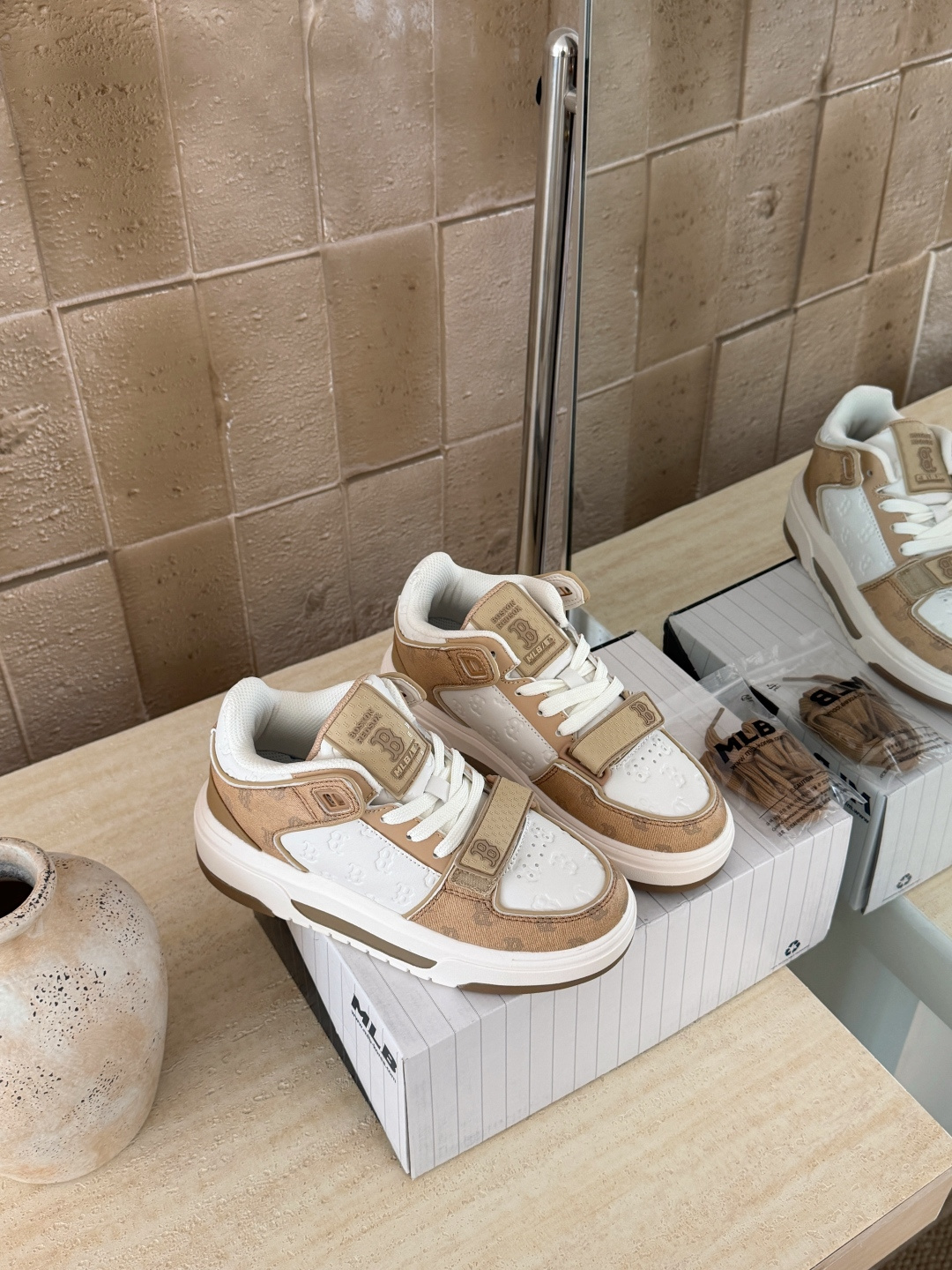 NO:725818,Glossy khaki details (couples) Size 36.5 37.5 38 38.5 39 40.5 41 42 42.5 43 44, casual shoes/sports shoes, sneakers19860909光面卡其细节（情侣款） 码数36.5 37.5 38 38.5 39 40.5 41 42 42.5 43 44,休闲鞋/运动鞋,sneakers,Women's Shoes