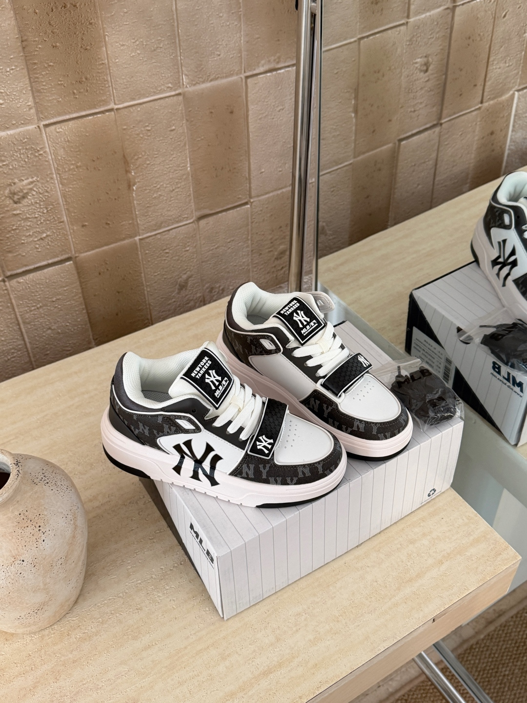 NO:725865,Big NY-printed black details (couples) Size 36.5 37.5 38 38.5 39 40.5 41 42 42.5 43 44, casual shoes/sports shoes, sneakers19860909大NY-印花黑色细节（情侣款） 码数36.5 37.5 38 38.5 39 40.5 41 42 42.5 43 44,休闲鞋/运动鞋,sneakers,Women's Shoes