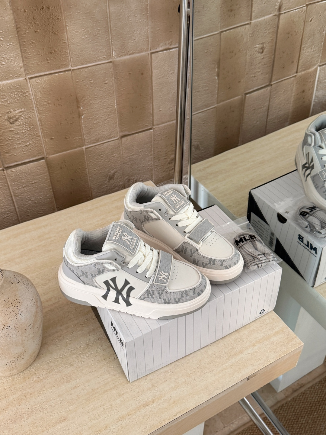 NO:725857,Printed gray details (couples) Size 36.5 37.5 38 38.5 39 40.5 41 42 42.5 43 44, casual shoes/sports shoes, sneakers19860909印花灰色细节（情侣款） 码数36.5 37.5 38 38.5 39 40.5 41 42 42.5 43 44,休闲鞋/运动鞋,sneakers,Women's Shoes