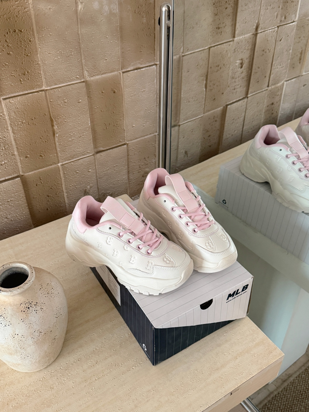 NO:725800,Printed white powder stitching details (women's size) Size 36.5 37.5 38 38.5 39 40.5, casual shoes/sports shoes, sneakers19860909印刻白粉拼接细节（女尺码） 码数36.5 37.5 38 38.5 39 40.5,休闲鞋/运动鞋,sneakers,Women's Shoes