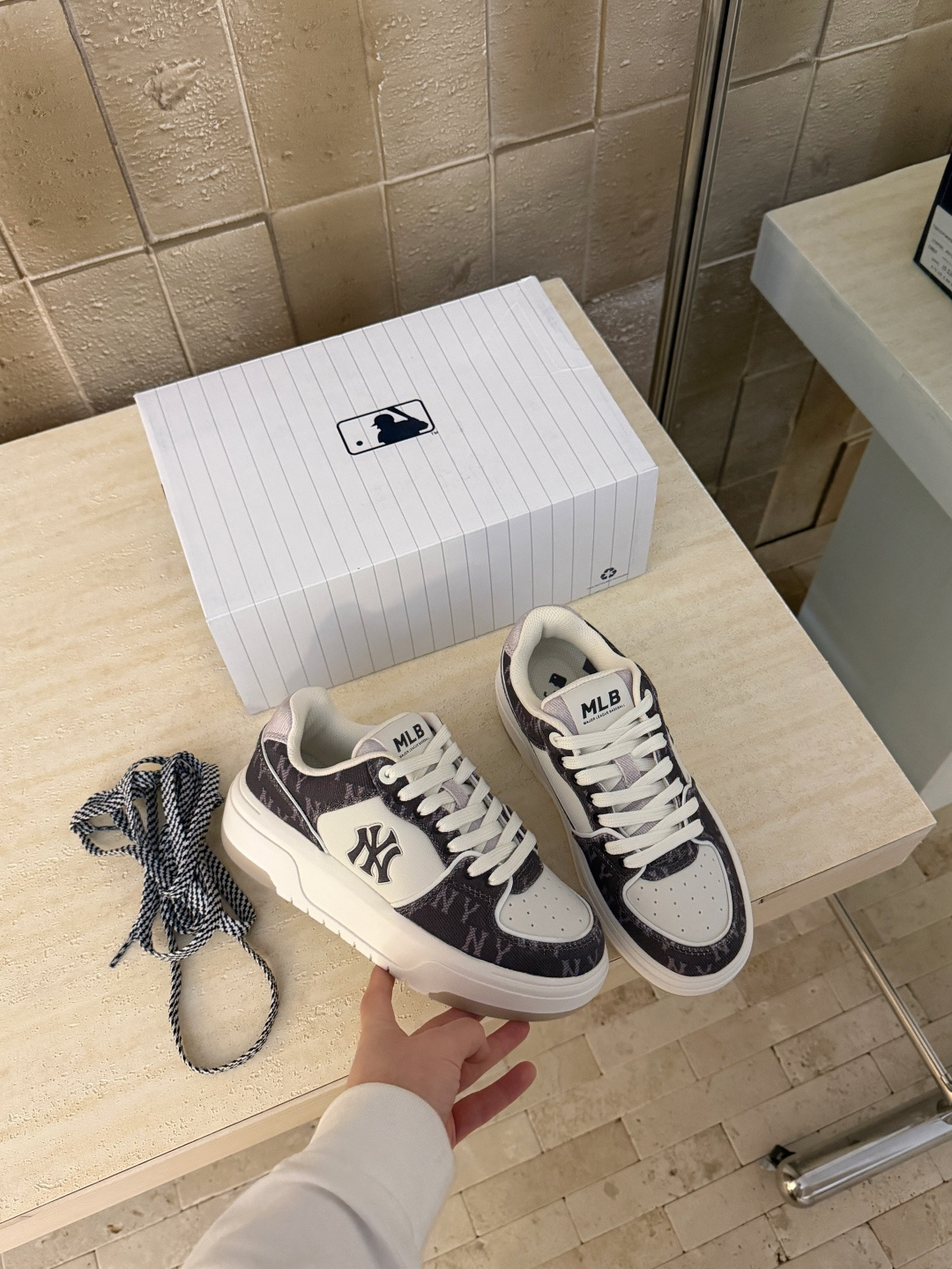 NO:725840,Denim black details (couples) Size 36.5 37.5 38 38.5 39 40.5 41 42 42.5 43 44, casual shoes/sports shoes, sneakers19860909牛仔黑细节（情侣款） 码数36.5 37.5 38 38.5 39 40.5 41 42 42.5 43 44,休闲鞋/运动鞋,sneakers,Women's Shoes