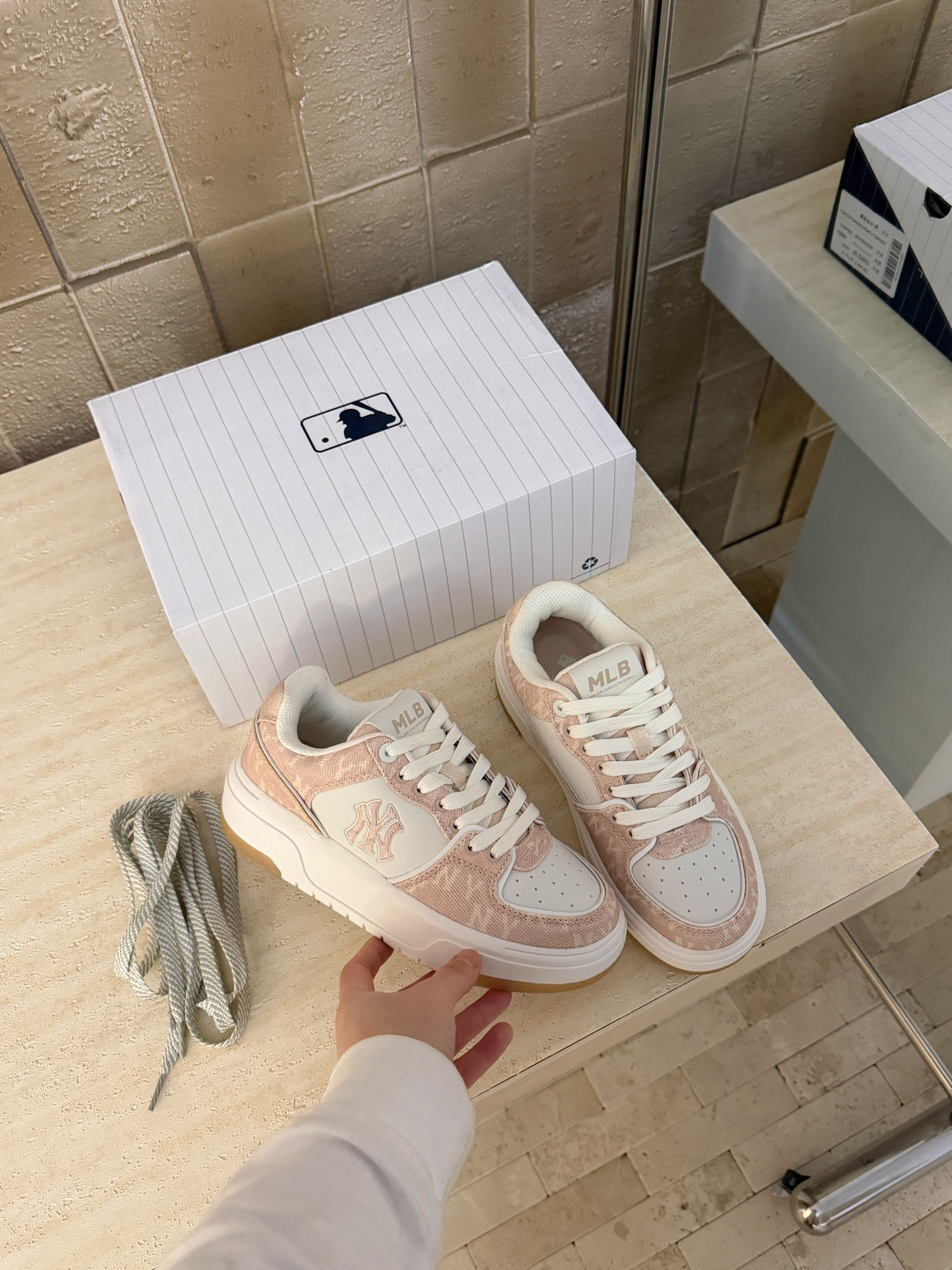 NO:725834,Denim beige details (couples style) Size 36.5 37.5 38 38.5 39 40.5 41 42 42.5 43 44, casual shoes/sports shoes, sneakers19860909牛仔米黄细节（情侣款） 码数36.5 37.5 38 38.5 39 40.5 41 42 42.5 43 44,休闲鞋/运动鞋,sneakers,Women's Shoes