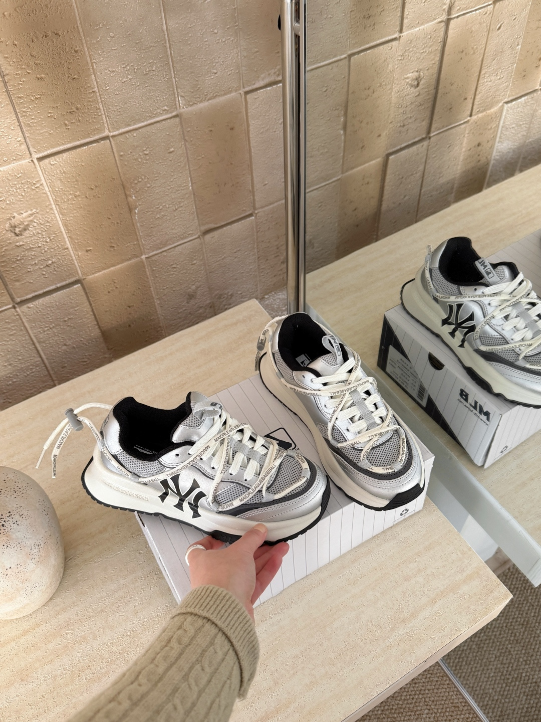 NO:725745,Silver details (couples) Size 36.5 37.5 38 38.5 39 40.5 41 42 42.5 43 44, casual shoes/sports shoes, sneakers19860909银色细节（情侣款） 码数36.5 37.5 38 38.5 39 40.5 41 42 42.5 43 44,休闲鞋/运动鞋,sneakers,Women's Shoes