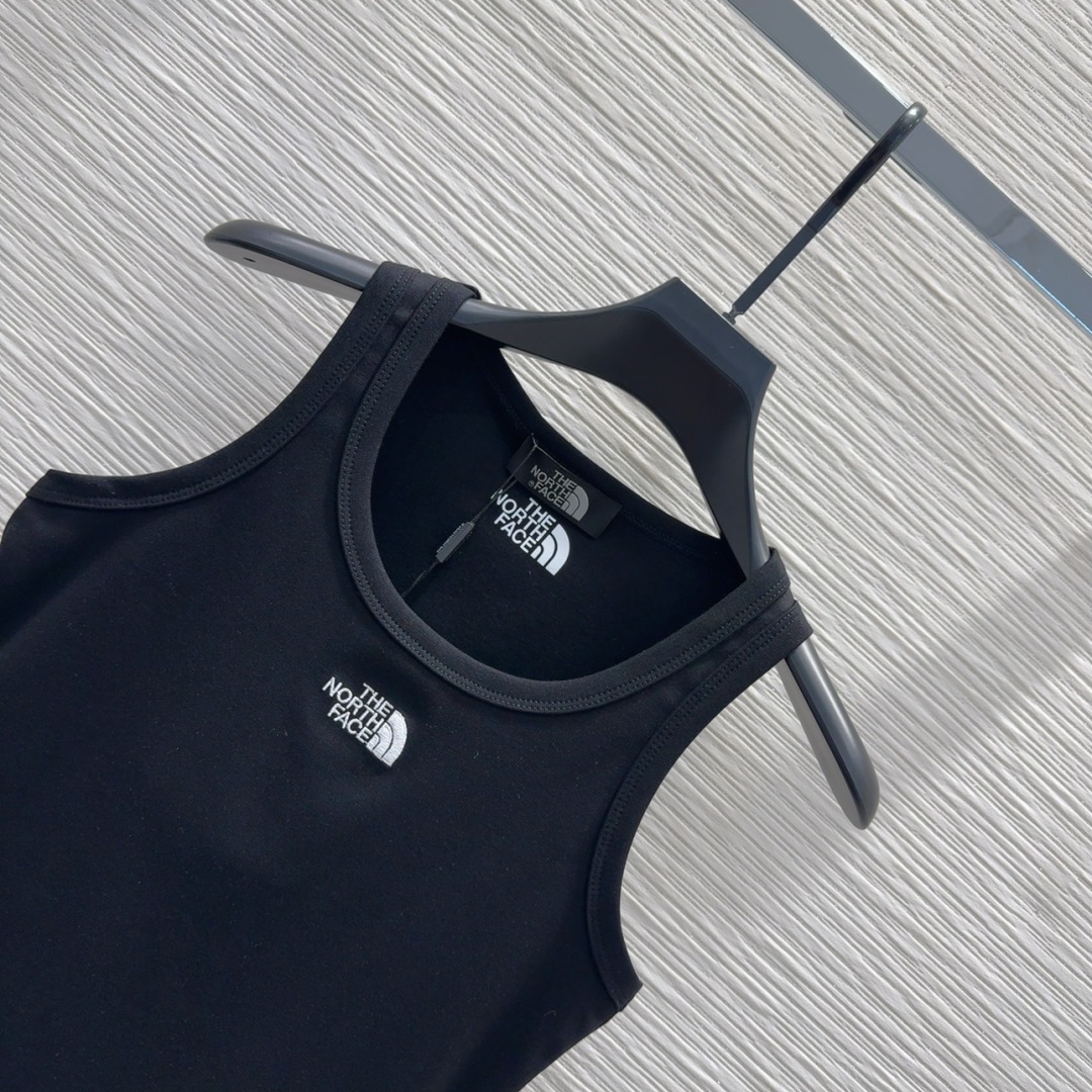 2025SS North Face: Bad-Ass Woman’s Essential Vest for Versatile Style - 图片 2