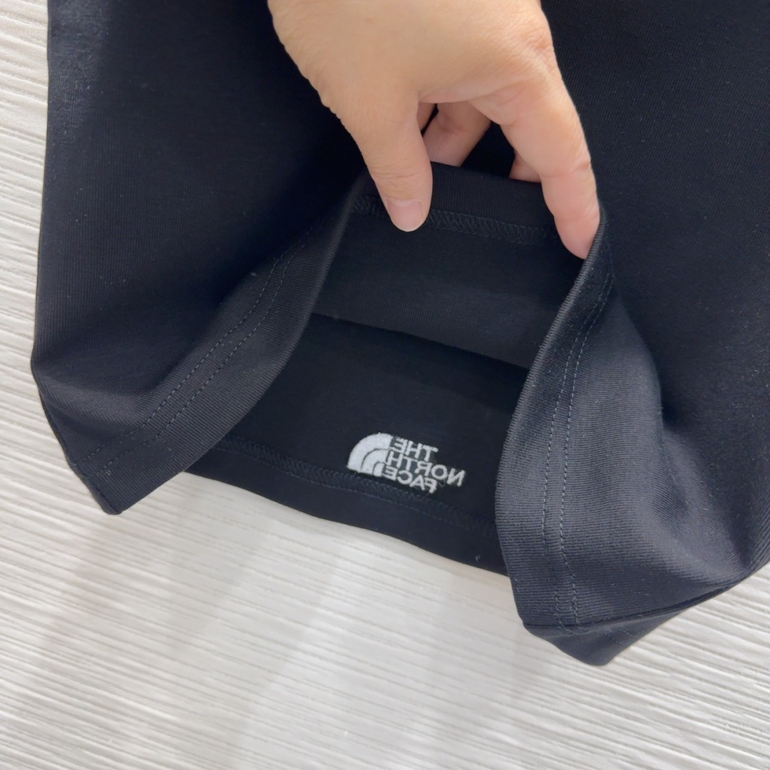 2025SS North Face: Bad-Ass Woman’s Essential Vest for Versatile Style - 图片 5