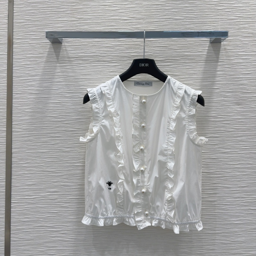 NO:328660,Christian Dio* 2025SS new shirt, the upper body is full of fashionable and high-end sense, with its own aura, the fabric is very textured, fashionable and high-end, the color is super positive, the upper body looks white and slim, the classic series with a cool and handsome feeling, the upper body is full of aura, the length is just right, easy to control SML [S-length 49, bust 92, shoulder width 37],,dior,alexander wang19860909Christian Dio* 2025SS新款衬衣 上身就是满满的时髦高级感 自带气场 面料质感很奈斯 时髦又高级 颜色超级正 上身显白又显瘦 自带酷帅感的经典系列 走路都带风 上身气场全开 长度恰到好处 轻松驾驭 SML【S衣长49 胸围92 肩宽37】,,dior,alexander wang,Women's clothing