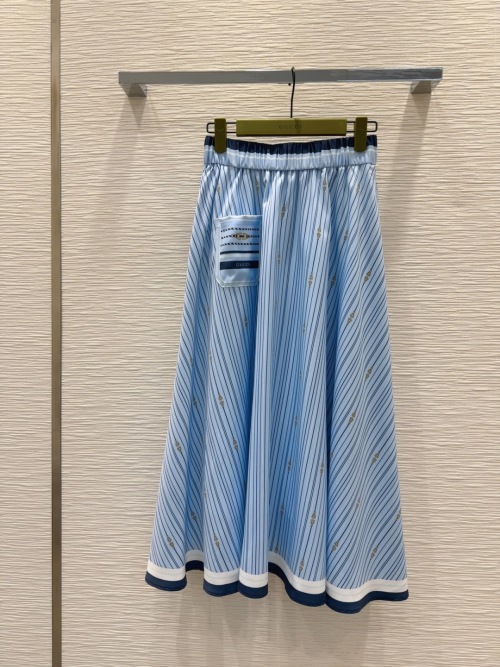 Gucci 2025SS Striped Midi Skirt - Elegant, Comfortable, and High-Fashion Look 1 Gucci 2025SS Striped Midi Skirt - Elegant, Comfortable, and High-Fashion Look