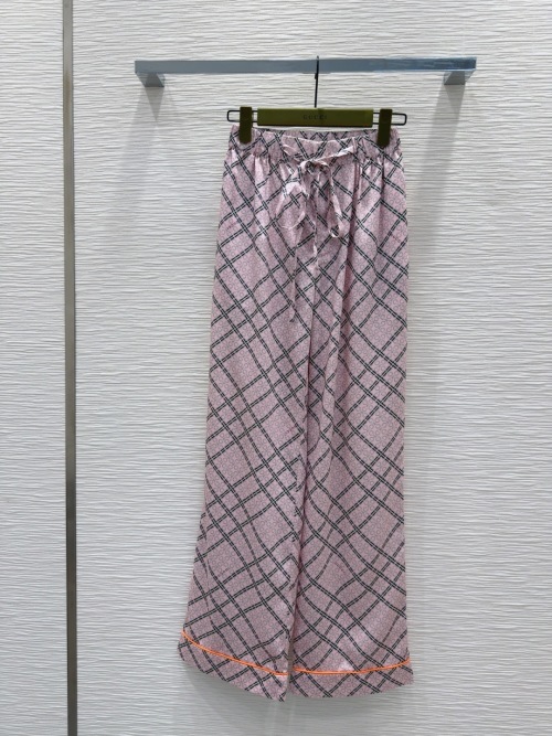 Gucci 2025SS Pink Plaid Silk Pants - Elegant, Comfortable, and Stylish 1 Gucci 2025SS Pink Plaid Silk Pants - Elegant, Comfortable, and Stylish