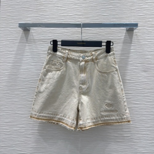 Valentino 2025SS Denim Shorts, Casual High-Waisted Ripped Hem, Chic Style 1 Valentino 2025SS Denim Shorts, Casual High-Waisted Ripped Hem, Chic Style