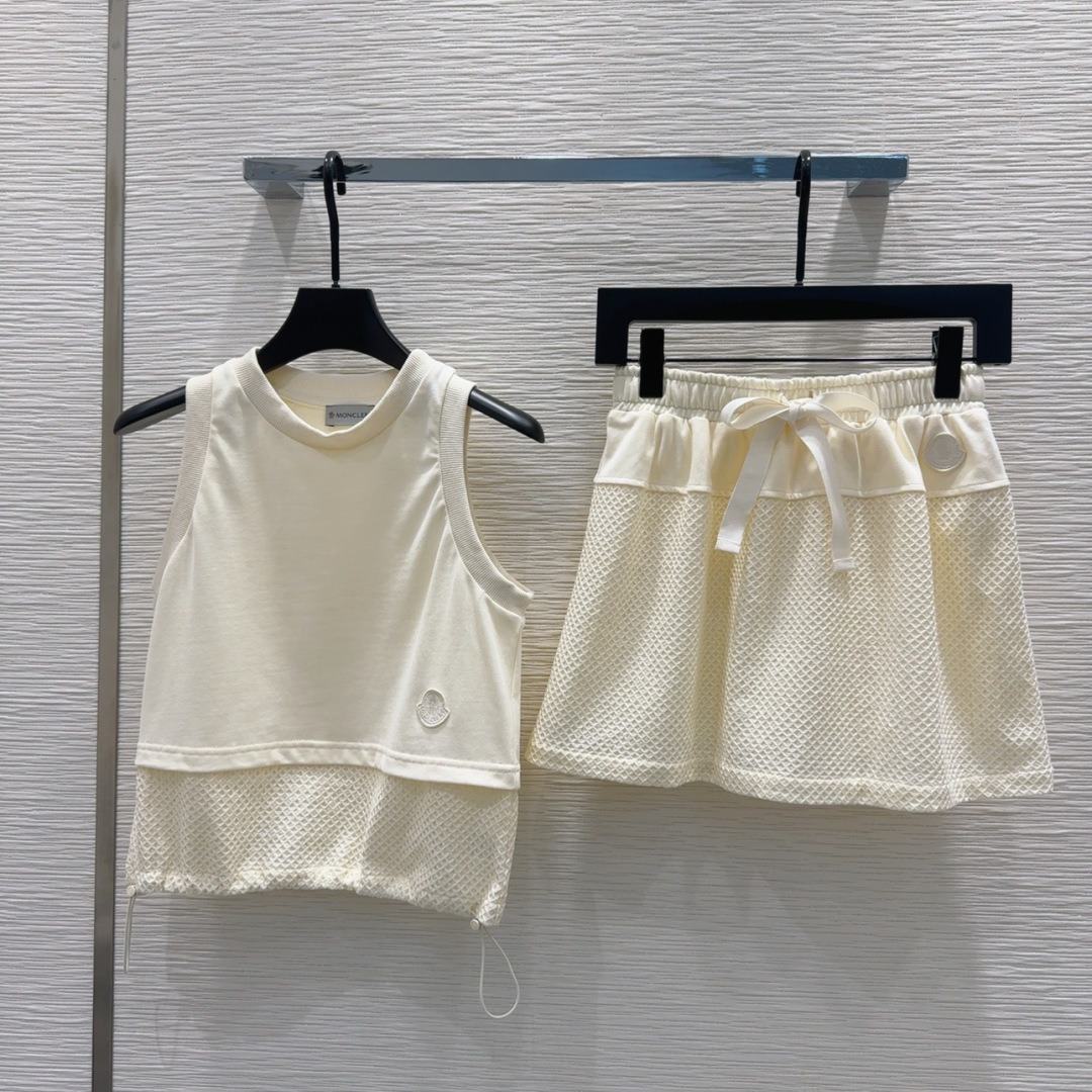 High-Quality One-Size-Fits-All Female Outfit: P759 Moncle 2025SS Suit Review - 图片 1