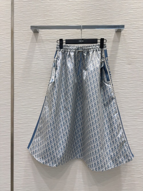 Dior Monogram Jacquard Skirt - Stylish and Luxurious, 2025 Spring Collection 1 Dior Monogram Jacquard Skirt - Stylish and Luxurious, 2025 Spring Collection
