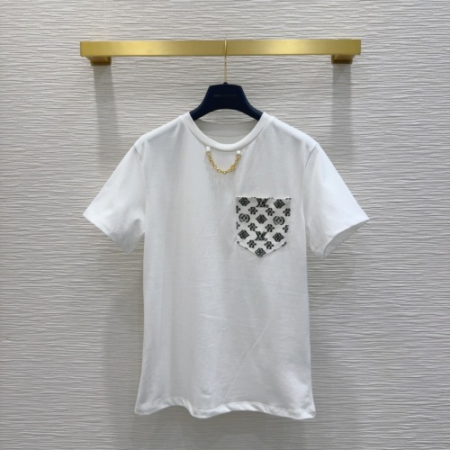 Louis Vuitton 2025SS Men's White T-Shirt with Monogram Pocket and Chain Detail 1 Louis Vuitton 2025SS Men's White T-Shirt with Monogram Pocket and Chain Detail