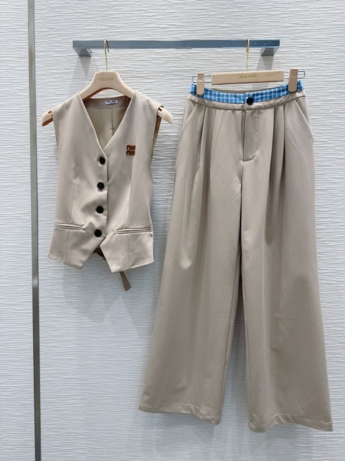 Miu Miu 2025SS Limited Edition Vest and Wide-Leg Pants Set 1 Miu Miu 2025SS Limited Edition Vest and Wide-Leg Pants Set