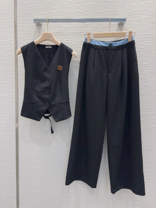 Miu Miu 2025SS Sleeveless Vest and Wide Leg Pants Stylish Set for Women 1 Miu Miu 2025SS Sleeveless Vest and Wide Leg Pants Stylish Set for Women