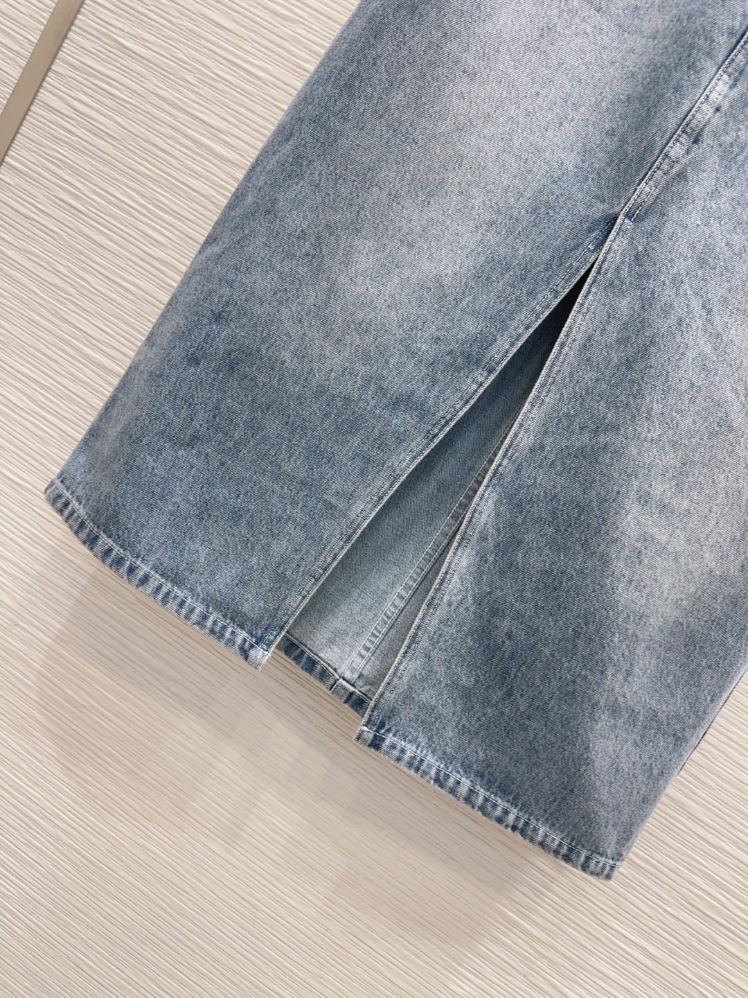 Chanel 2025SS Vintage Denim Skirt - High-Waisted, Distressed, and Versatile 6 cmp i1747658051046 6867 0 4