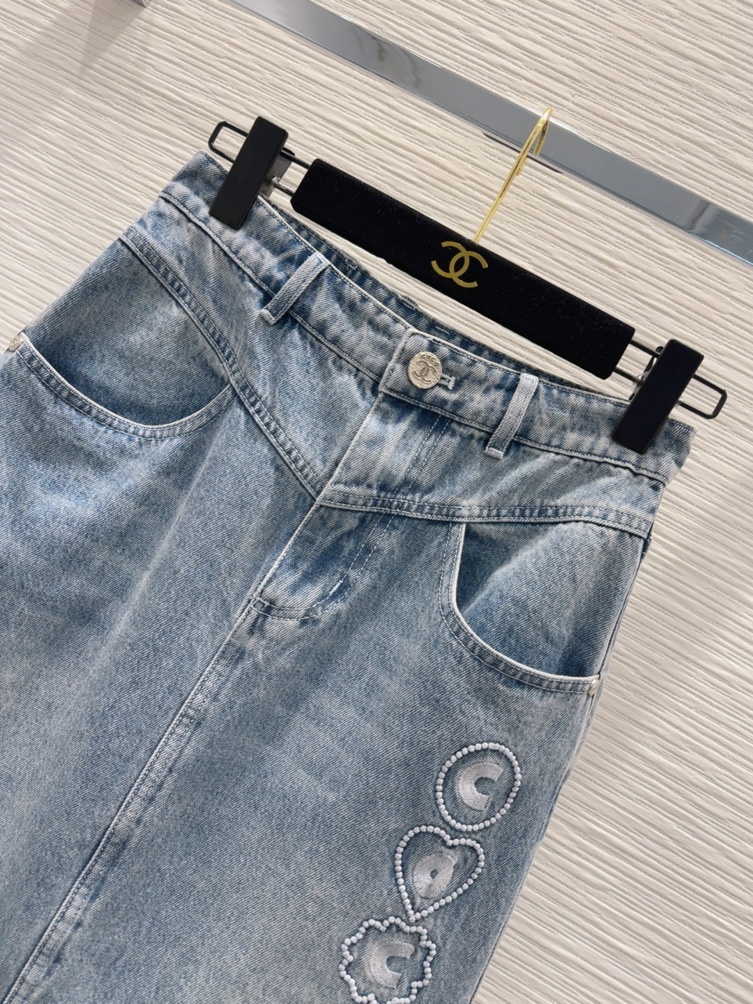 Chanel 2025SS Vintage Denim Skirt - High-Waisted, Distressed, and Versatile 3 cmp i1747658052089 8840 0 1