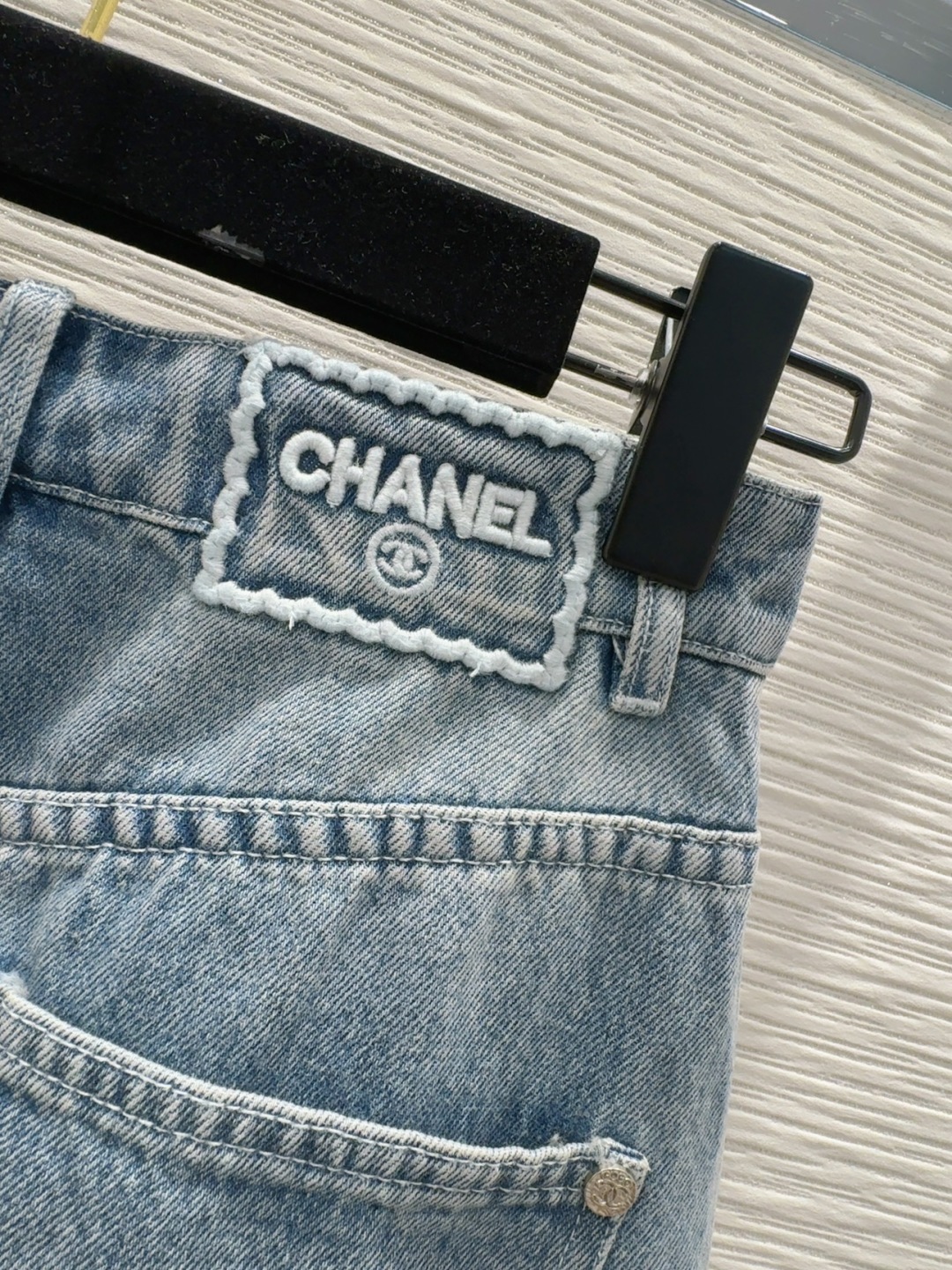 Chanel 2025SS Vintage Denim Skirt - High-Waisted, Distressed, and Versatile 8 cmp i1747658052091 5587 0 5