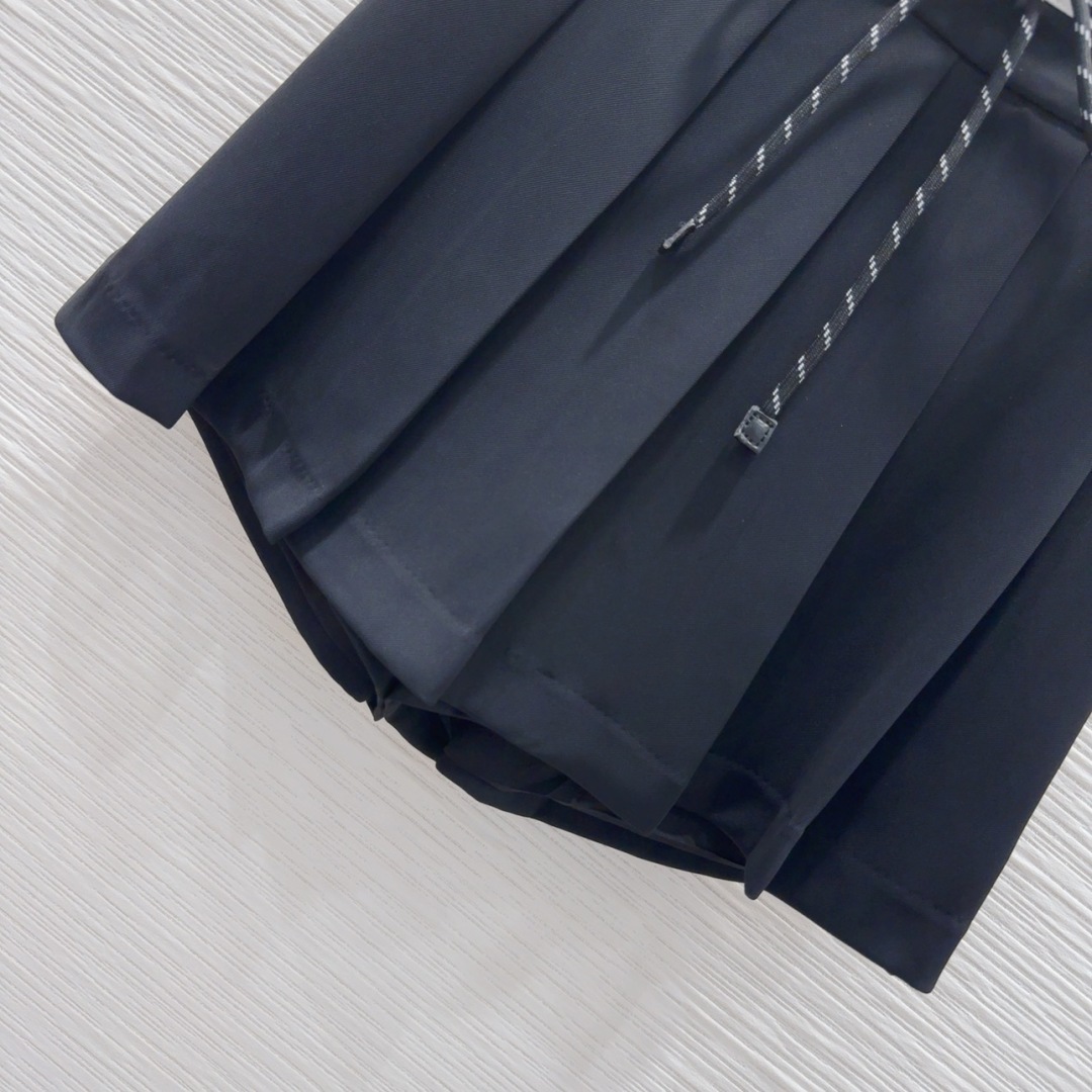 Miu Miu 2025SS Textured Mini Skort: Retro Chic & Modern Edge 6 cmp i1747737796382 4266 0 4