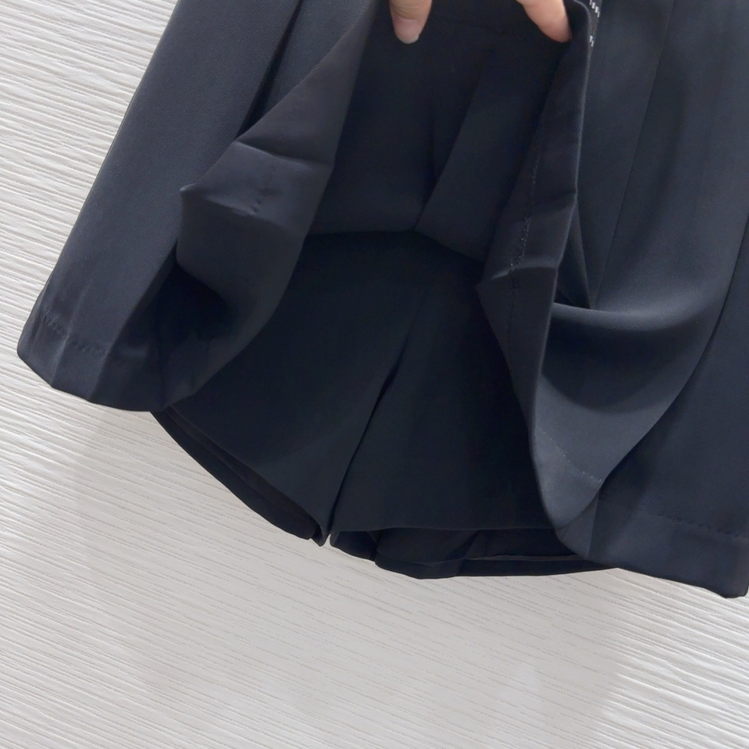 Miu Miu 2025SS Textured Mini Skort: Retro Chic & Modern Edge 5 cmp i1747737796382 4923 0 3