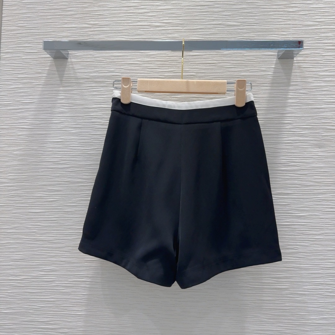 Miu Miu 2025SS Textured Mini Skort: Retro Chic & Modern Edge 10 cmp i1747737796382 7732 0 8