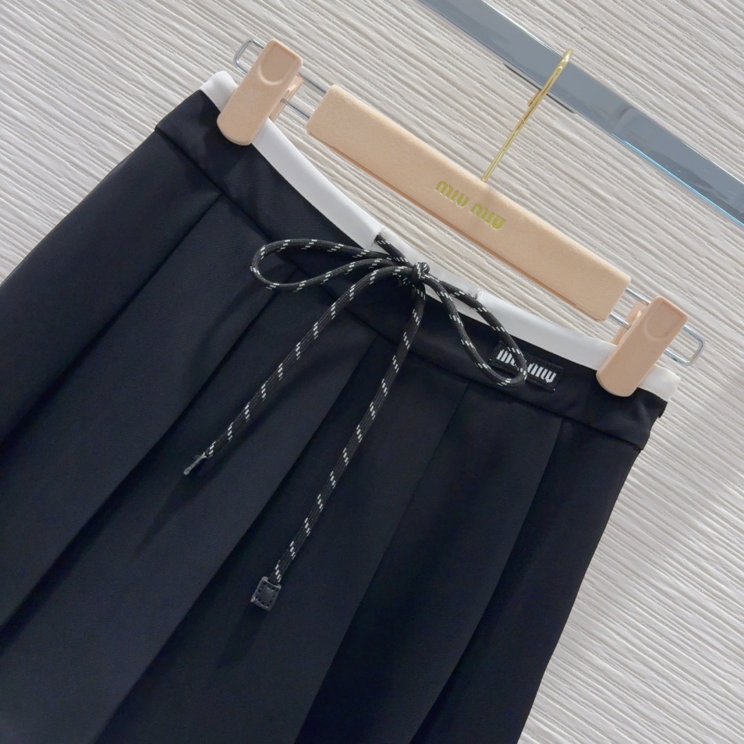 Miu Miu 2025SS Textured Mini Skort: Retro Chic & Modern Edge 3 cmp i1747737796382 7821 0 1