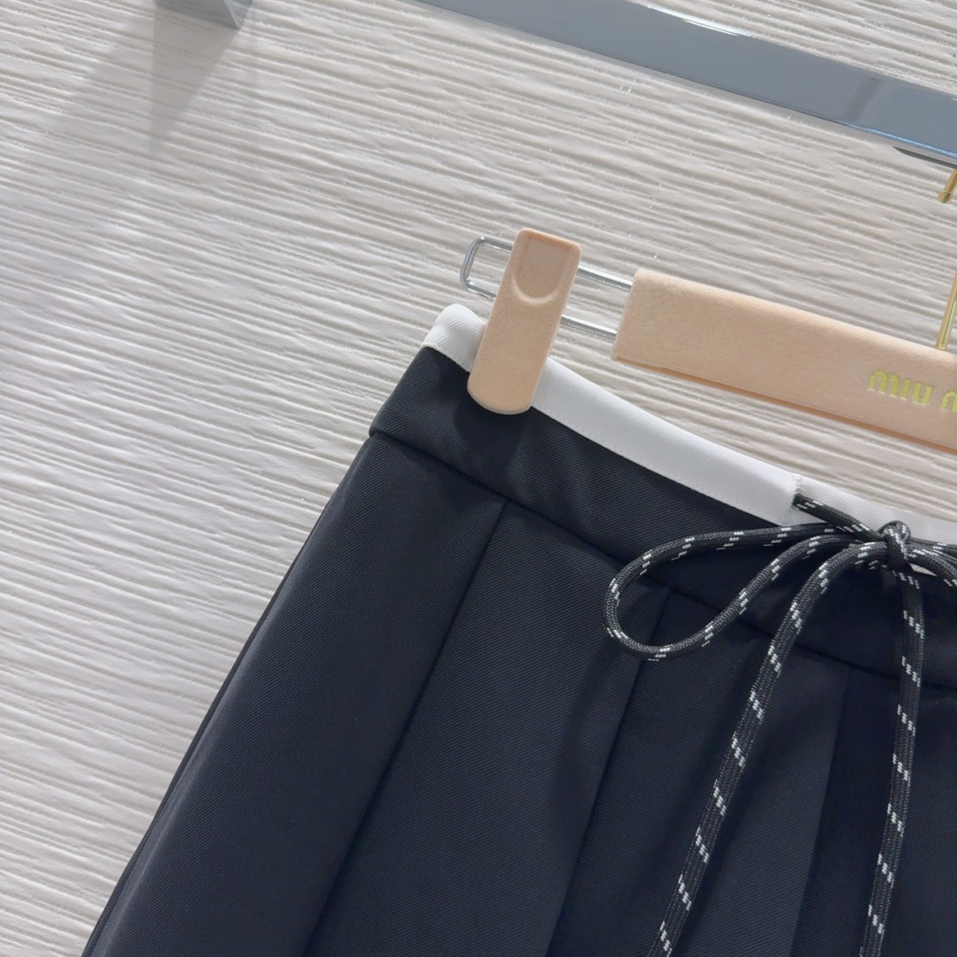 Miu Miu 2025SS Textured Mini Skort: Retro Chic & Modern Edge 4 cmp i1747737797104 519 0 2