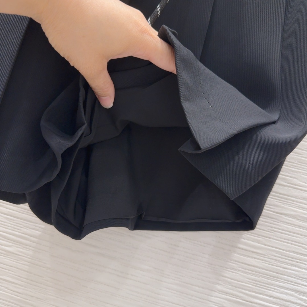 Miu Miu 2025SS Textured Mini Skort: Retro Chic & Modern Edge 7 cmp i1747737797105 5396 0 5