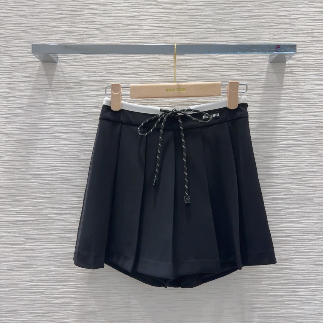 Miu Miu 2025SS Textured Mini Skort: Retro Chic & Modern Edge 2 cmp i1747737797105 8840 0 0