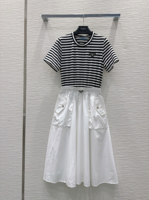 Prada 2025SS Striped Dress - Modern, High-End Fashion with Unique Flair 1 Prada 2025SS Striped Dress - Modern, High-End Fashion with Unique Flair