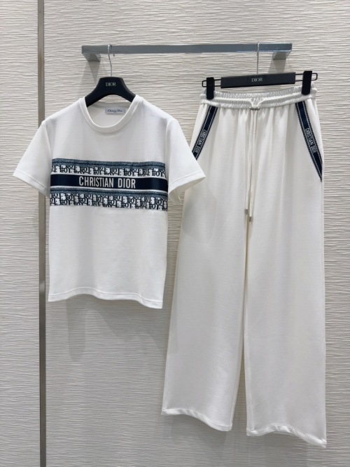 Dior Women's 2025SS Casual T-Shirt and Pants Set - Versatile Style 1 Dior Women's 2025SS Casual T-Shirt and Pants Set - Versatile Style