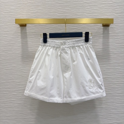 Louis Vuitton 2025SS Women's White Shorts Set, Chic and Comfortable 1 Louis Vuitton 2025SS Women's White Shorts Set, Chic and Comfortable